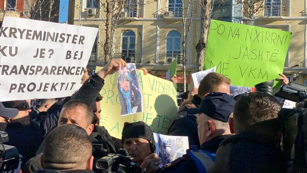 Banoret e 5 majit proteste para Bashkise Tirane: Prej 1 viti pa pergjigje